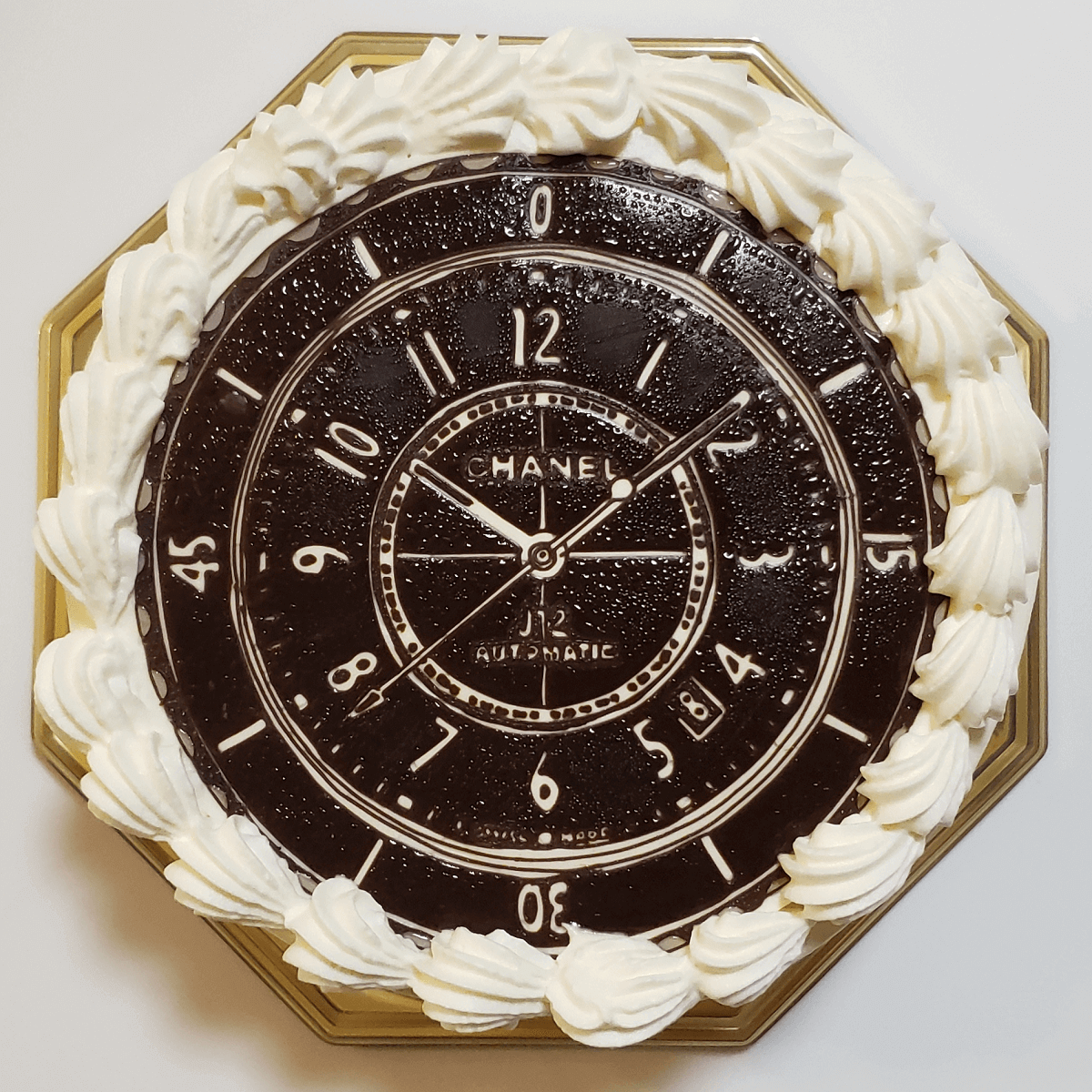 CHANEL J12 のケーキ